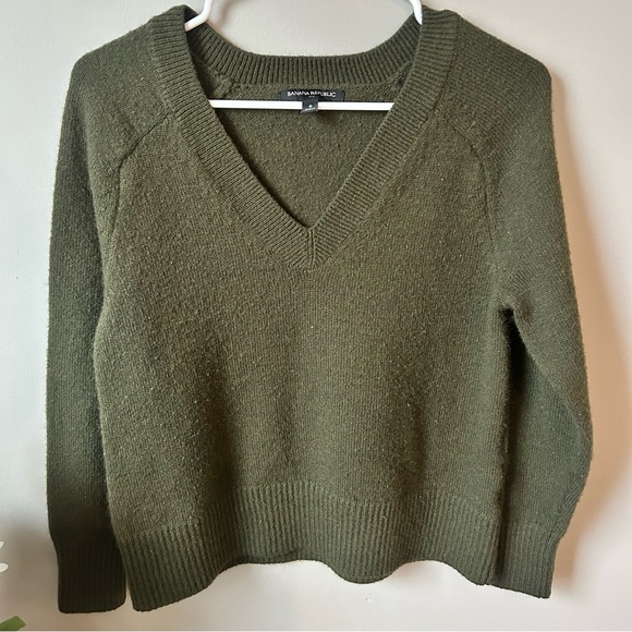 Banana Republic Sweater - Picture 2 of 4